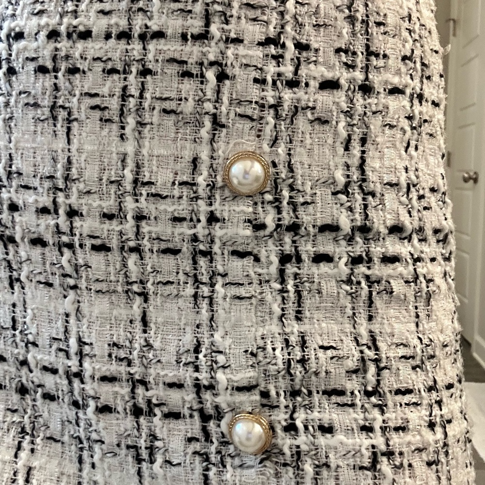 Elegant Black and White Tweed Skirt - Picture 2 of 4